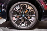 BMW iX3 auf 20 Zoll M Aerodynamikrad 890 M, Bicolor Jetblack, glanzgedreht