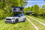 MINI Cooper SE Countryman ALL4 mit Dachzelt.