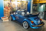 MotorWorld München, 1. OG, Allianz mit dem Szene aus deren Werbung 'Hoffentlich Allianz versichert', 'Erdbeerkörbchen' VW Käfer Cabrio