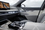 Der neue BMW i7 xDrive60, Interieur mit Interaction Bar, Curved Display und neuer Mittelkonsole.