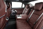 Der neue BMW 760i xDrive, jetzt mit zwei Touch-Command- Controllern in den Türen, statt einem auf der Mittelkonsole.