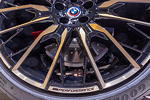 BMW i4 M50i mit BMW M Performance Parts auf der Essen Motor Show, mit 20 Zoll Doppelspeiche 868M Night Gold (4.250 Euro)