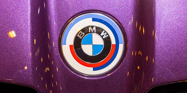 Essen Motor Show 2022: BMW M4 Competition mit BMW M Performance Parts: 50 Jahre M Emblem