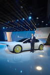 BMW Group Jahreskonferenz 2023 am 15.03.2023: Oliver Zipse, Vorsitzender des Vorstands der BMW AG, mit dem BMW i Vision Dee