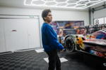 Julie Mehretu bei der Arbeit am BMW Art Car #20 in Muenchen.