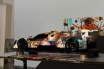 Julie Mehretu bei der Arbeit am BMW Art Car #20 in New York City.