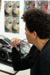 ulie Mehretu bei der Arbeit am BMW Art Car #20 in New York City.