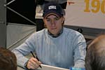 Formel 1-Pilot Nick Heidfeld während einer Autogrammstunde auf der Essener Motorshow