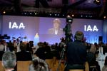 Angela Merkel auf der IAA 2003 in Frankfurt