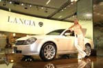 Messe-Babe bei Lancia auf der IAA 2003 in Frankfurt