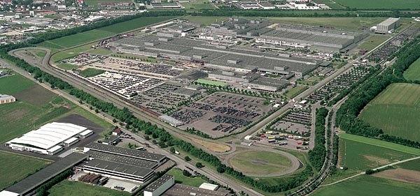 Luftaufnahme vom BMW-Werk in Regensburg aus dem Jahr 2001