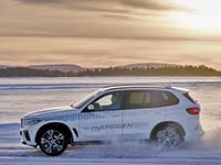 Der BMW iX5 Hydrogen in der finalen Wintererprobung am Polarkreis.