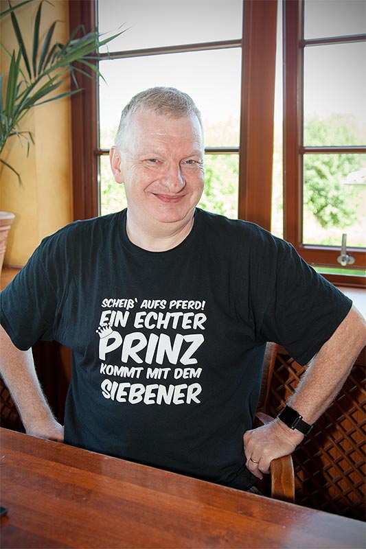 Foto: Dirk kam aus den Niederlanden mit besonderem T-Shirt zum Rhein-Ruhr- Stammtisch. (vergrößert)