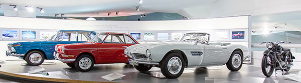 Ausstellung '100 Meisterst&uuml;cke' im BMW Museum: BMW R24 Motorrad, BMW 507, BMW 700 und BMW 1500 der 'neuen Klasse' (v. li.).