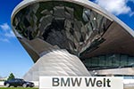 Teaser-Foto für das Jahrestreffen: BMW 730Ld (F02) vor dem Doppelkegel der BMW Welt
