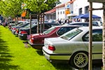 Jahrestreffen 2016: Grillen und Diagnose bei Ray in Hohenbrunn. BMW 7er-Reihe auf dem Parkplatz vor der Werkstatt von Ray.