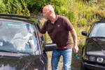 BMW Power Day 2021 in Enspel. Ralf ('Ralle735iV8') hilft beim Umparken, um die 7er baureihensortiert präsentieren zu können.