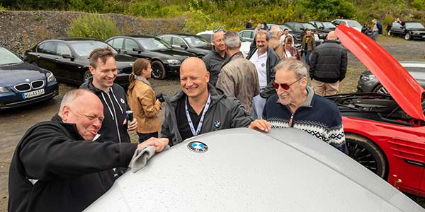 BMW Power Day 2021 in Enspel: Blick unter die Haube und Mini-Politur am BMW L7 von Mike ('Der Bestatter')