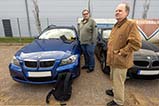 242. Rhein-Ruhr-Stammtisch: Daniel ('Fosgate', links) und Claus ('Claus') an Franks BMW 3er-Touring, Fehlerspeicher auslesen