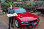 150. Treffen der 7er BMW Freunde Südhessen: Christiane mit dem Jubiläumskuchen in Form von '150'