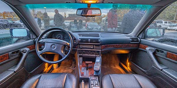 Rhein-Ruhr-Stammtisch im November 2025: BMW 750iL (E32) von Denis ("Denis!"), Innenraum vorne