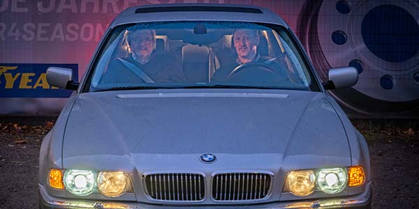 Rhein-Ruhr-Stammtisch im November 2025: BMW L7 (E38) von Alexander ('Highliner', am Steuer) mit Dirk ('dirk750') auf dem Beifahrersitz