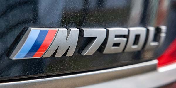 Rhein-Ruhr-Stammtisch im Februar 2026: BMW M760Li (G12) von Gunnar ('Steve7466'), Typ-Bezeichnung auf der Heckklappe